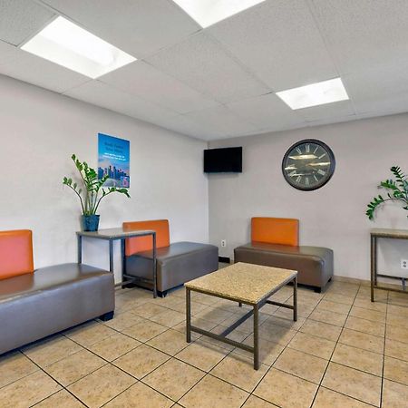 Motel 6-Oak Creek, Wi Εξωτερικό φωτογραφία
